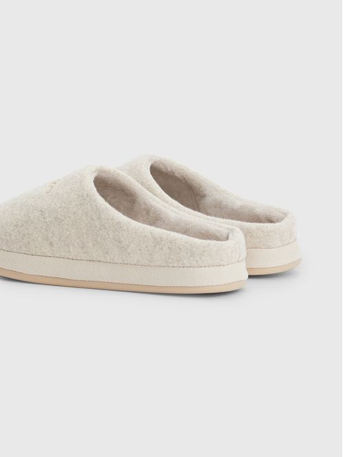 Pantuflas de casa en felpa con logo bordado