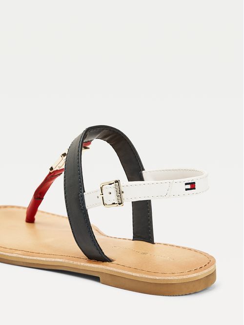 Sandalias con logo metálico