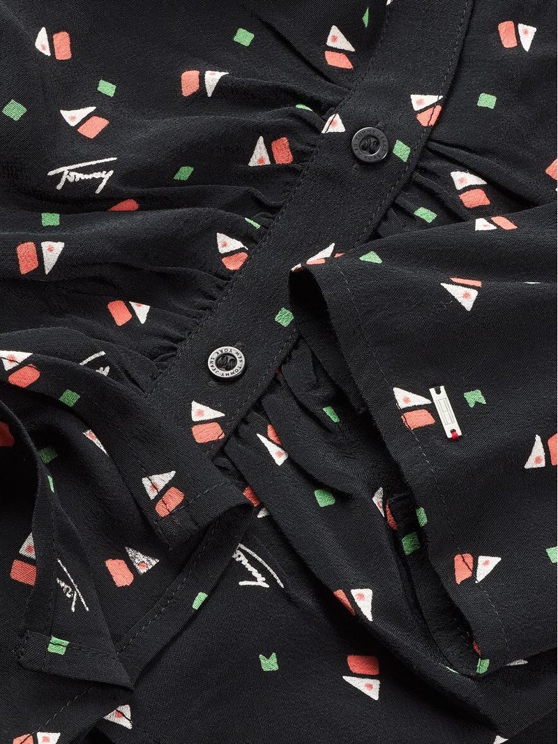 Blusa-manga-larga-con-diseño-geometrico-y-logo