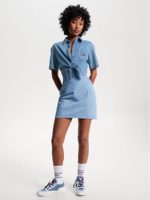 Camisa denim cropped con bolsillo de parche