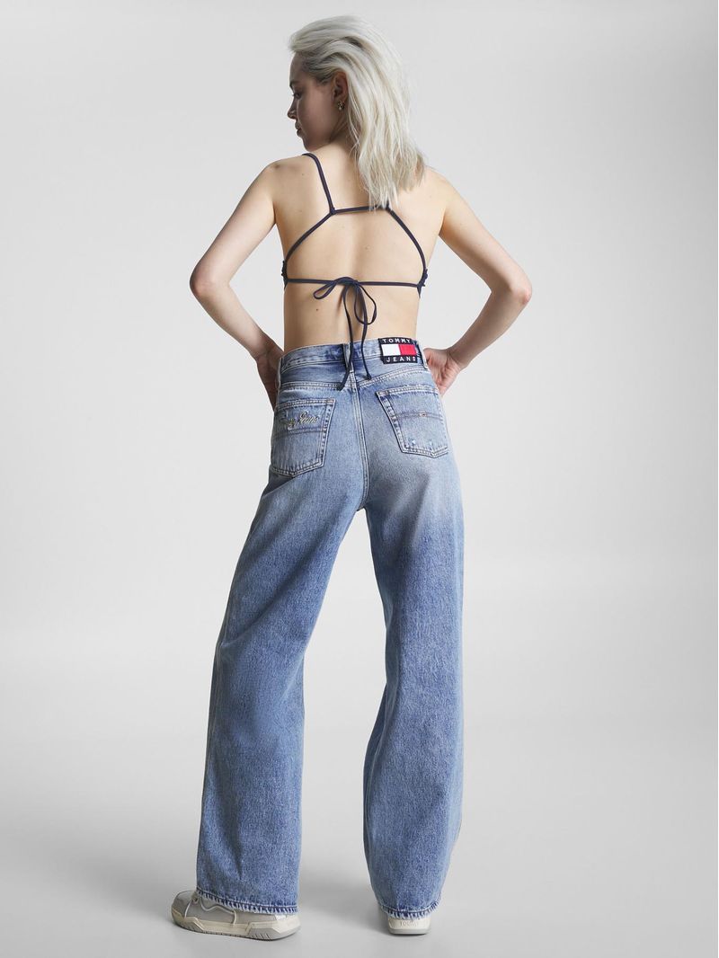 Crop-top-con-cierre-anudable-y-parche