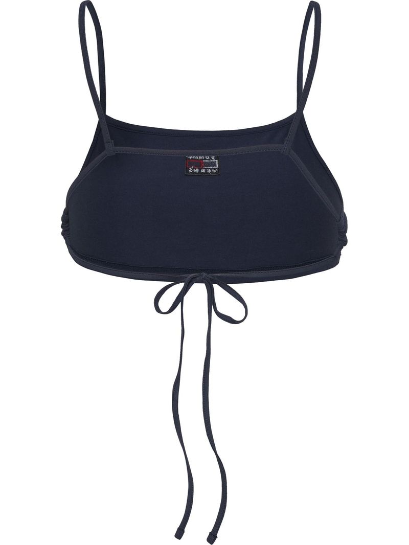 Crop-top-con-cierre-anudable-y-parche
