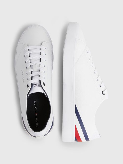 Tenis de cordones con cinta distintiva