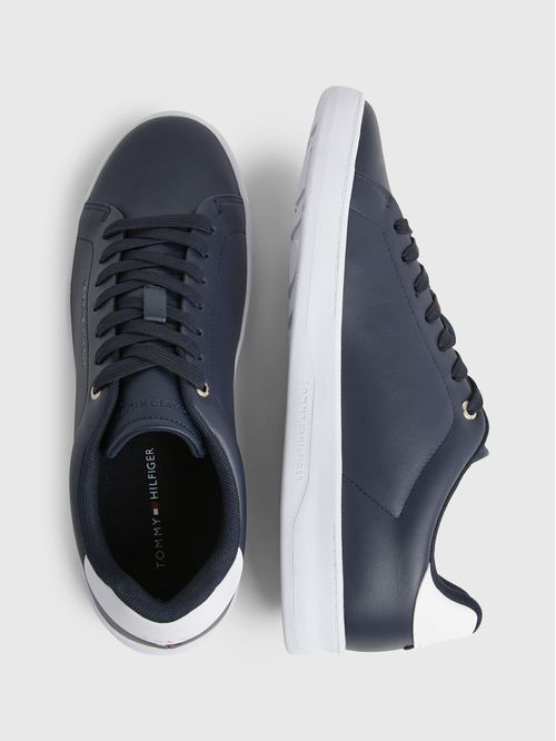 Tenis de cuero con talón a contraste