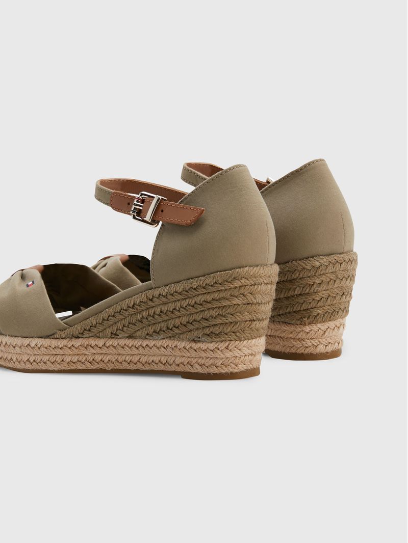 Sandalias-estilo-alpargata-con-cuña