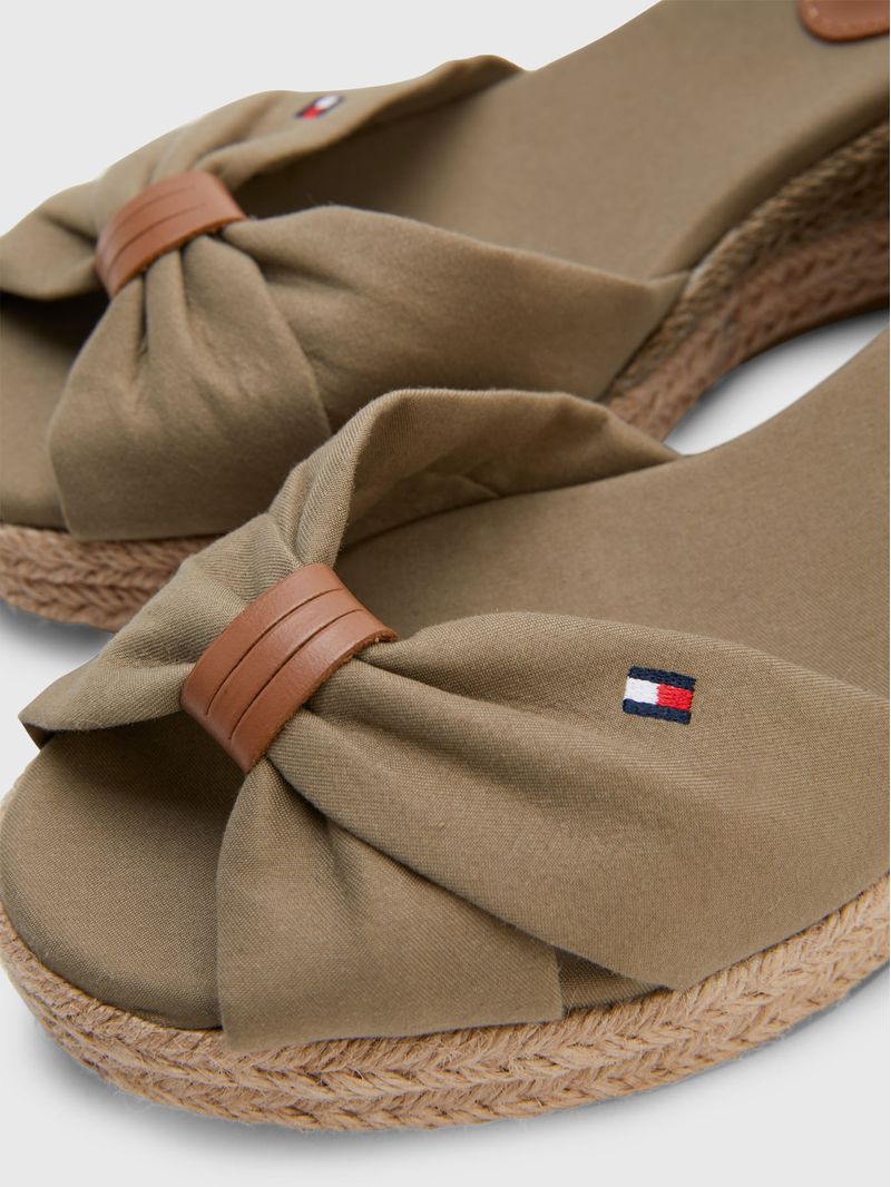 Sandalias-estilo-alpargata-con-cuña