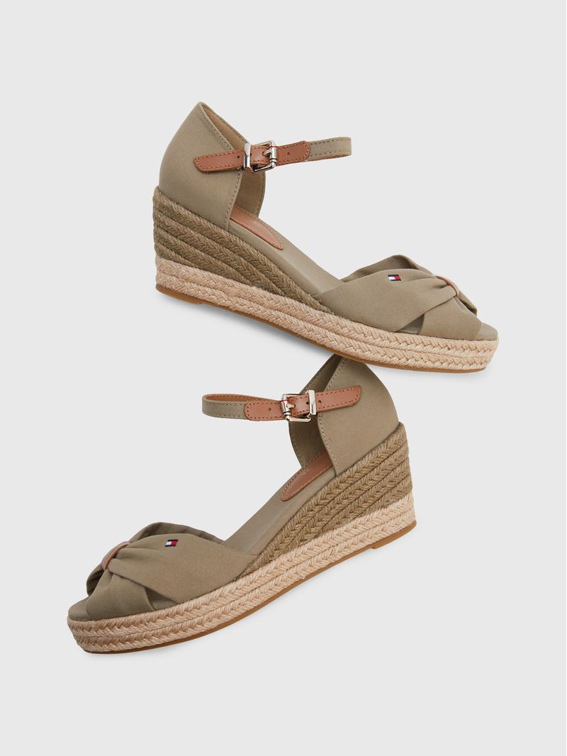 Sandalias-estilo-alpargata-con-cuña