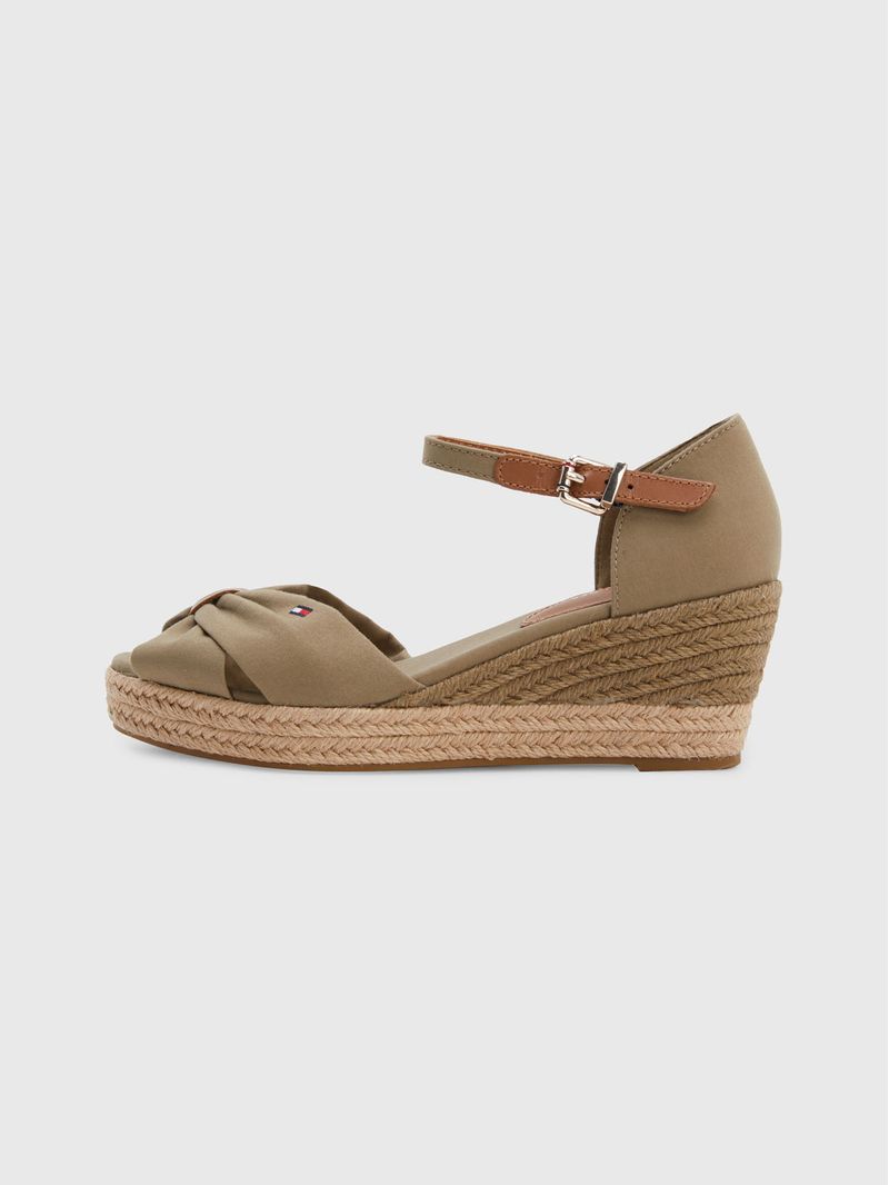 Sandalias-estilo-alpargata-con-cuña