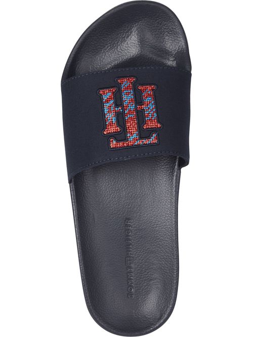 CHANCLETAS CON DETALLES BRILLANTES