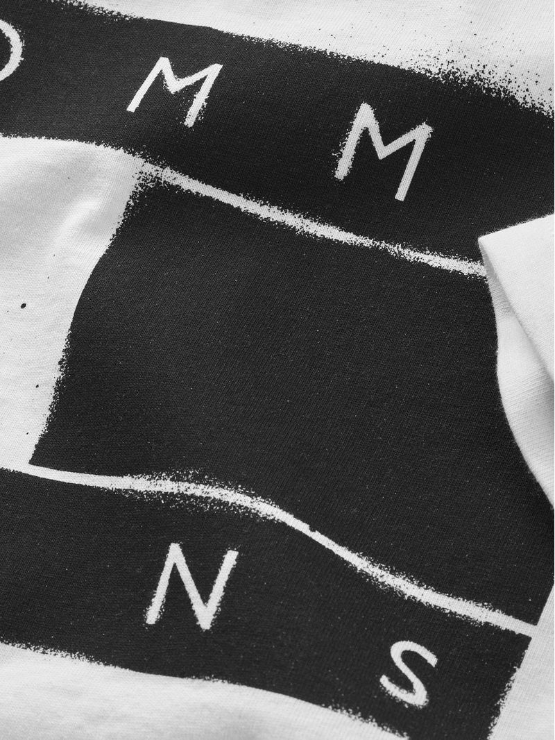 Camiseta-con-logo-impreso