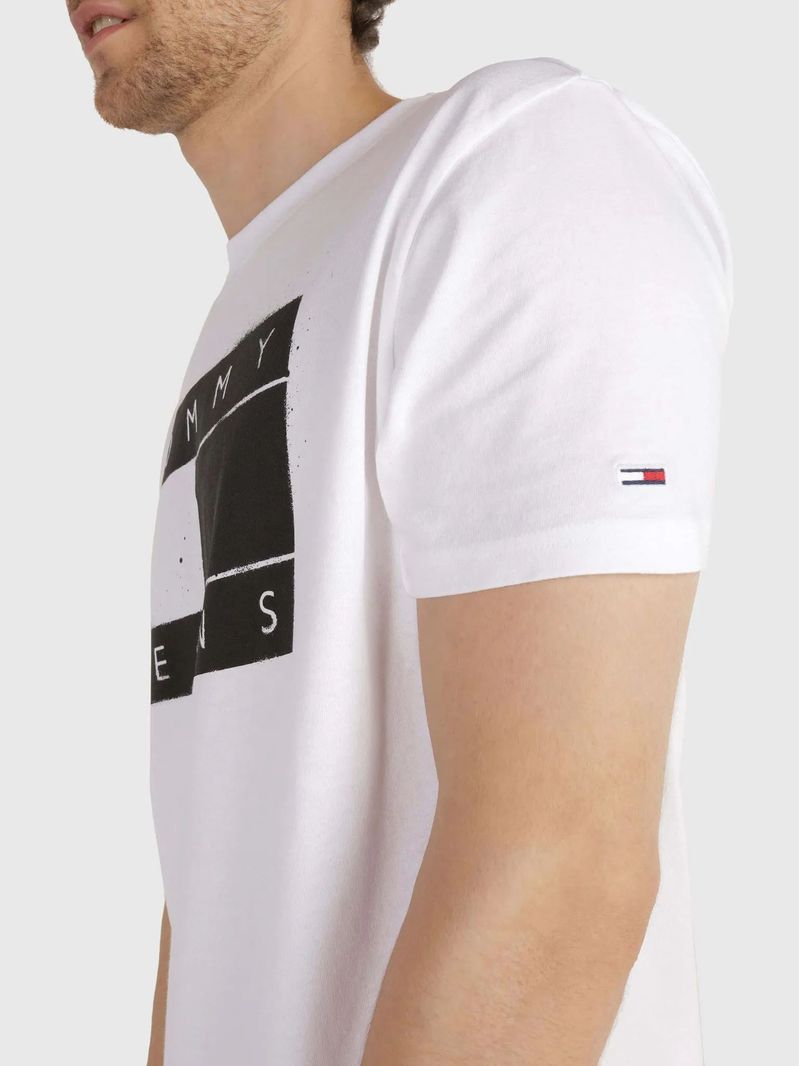 Camiseta-con-logo-impreso