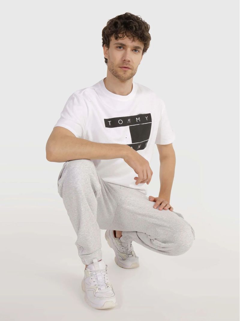 Camiseta-con-logo-impreso