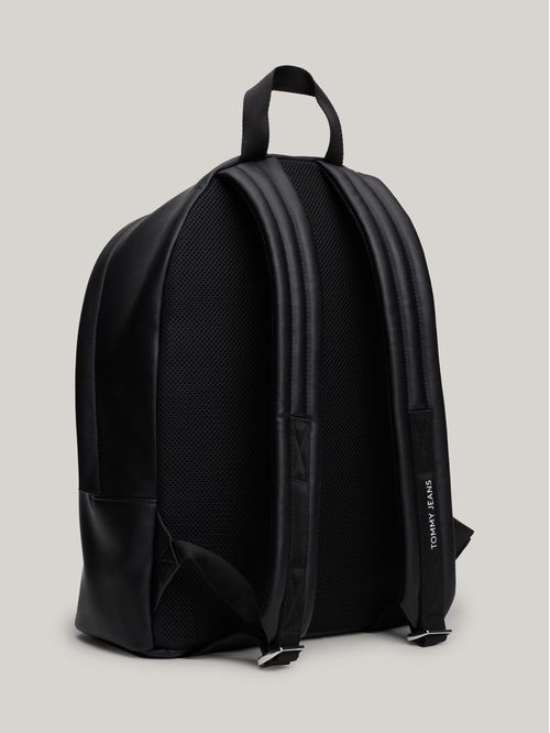 Mochila con bolsillo delantero y parche