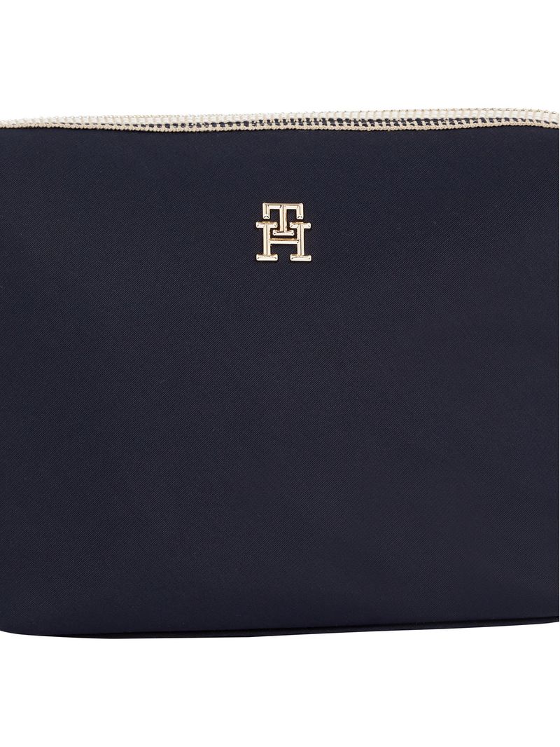 Neceser-con-zipper-distintiva-y-monograma
