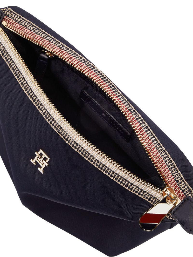 Neceser-con-zipper-distintiva-y-monograma