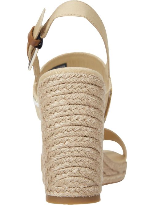 Sandalias de cuña alta con tiras tejidas