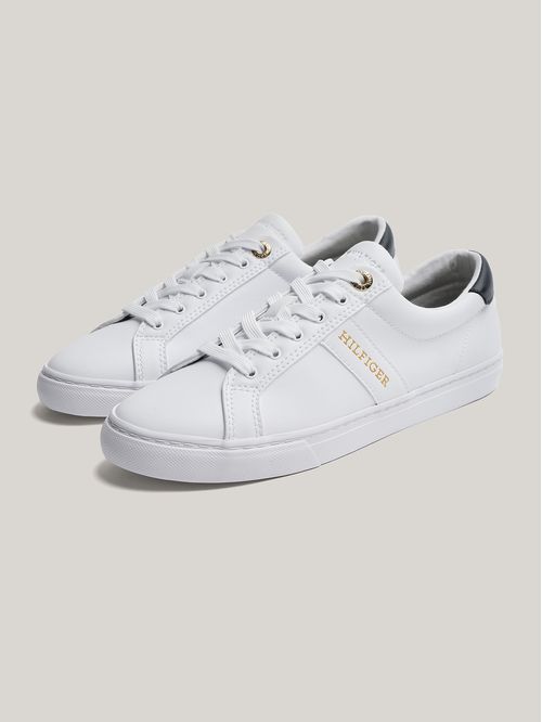 Tenis clásicas con monotipo de Tommy Hilfiger