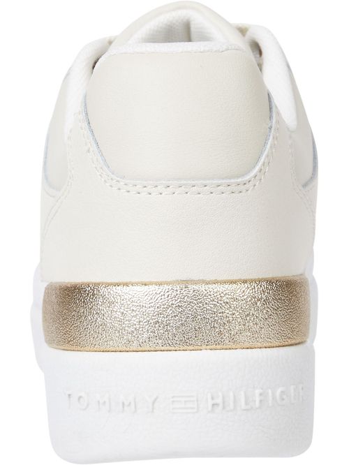 Tenis con suela gruesa