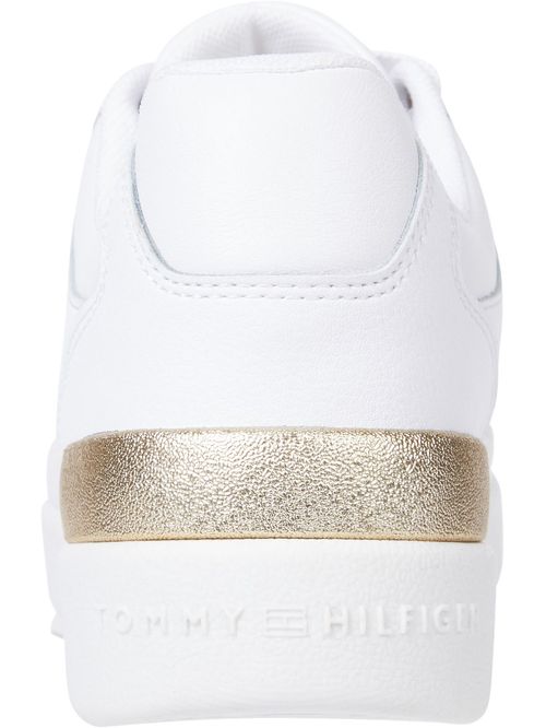 Tenis con suela gruesa