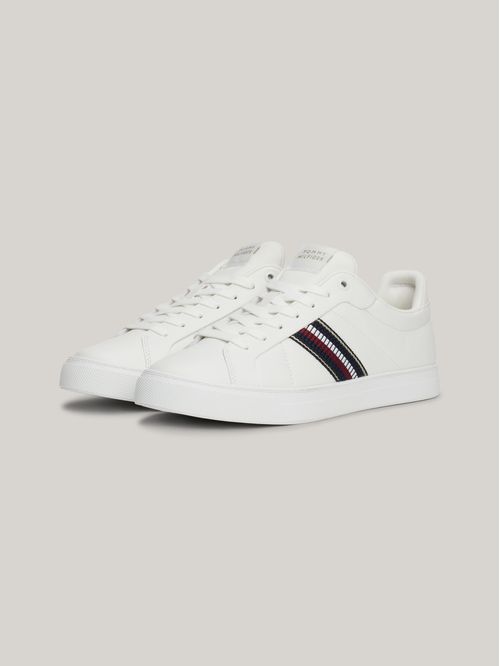 Tenis de tenis con cinta distintiva