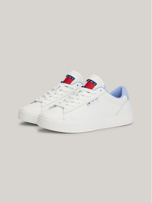 Tenis Essential de Cuero con logo