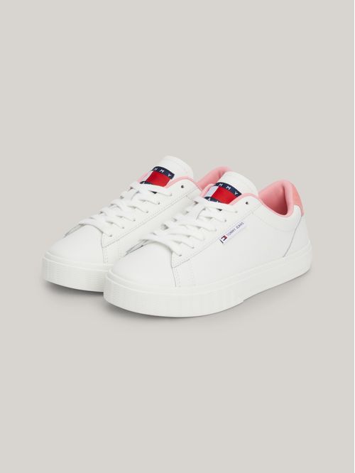 Tenis Essential de Cuero con logo