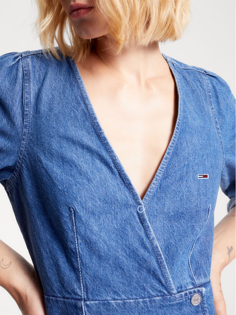 Vestido-cruzado-con-cuello-en-v