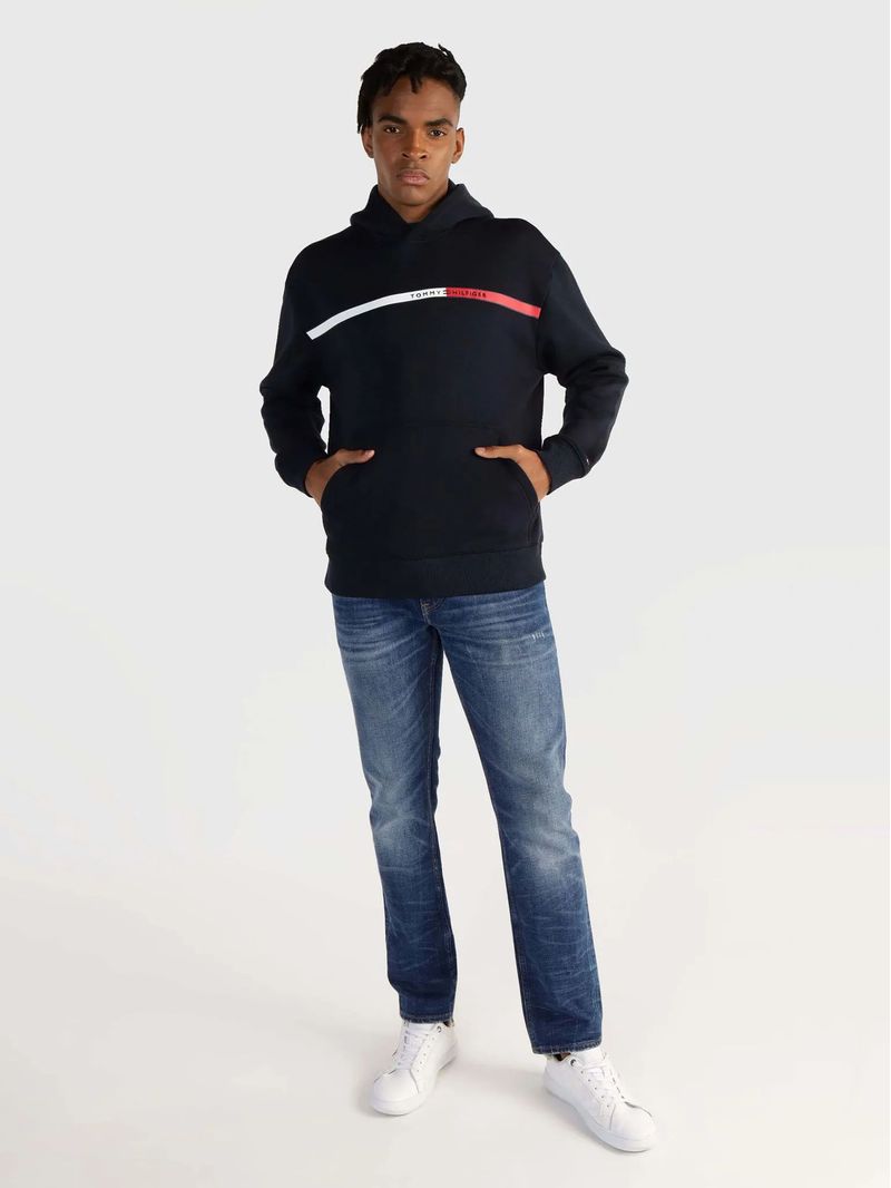 Sudadera-con-logo-y-colores-distintivos-
