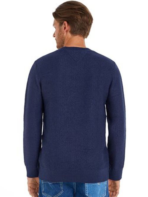 Suéter tipo polo con logo distintivo