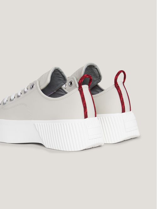 Tenis de cuero con plataforma