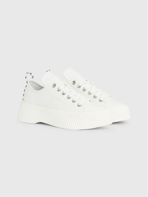 Tenis de cuero con plataforma