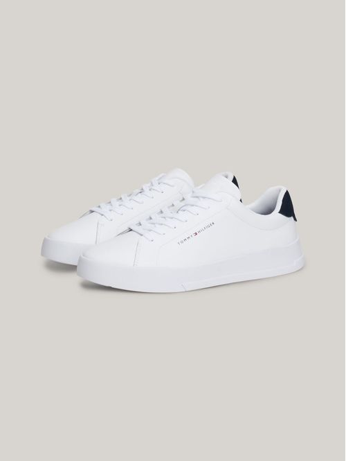 Tenis granuladas con logo