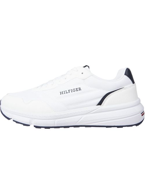 Tenis robustas con mezcla de texturas