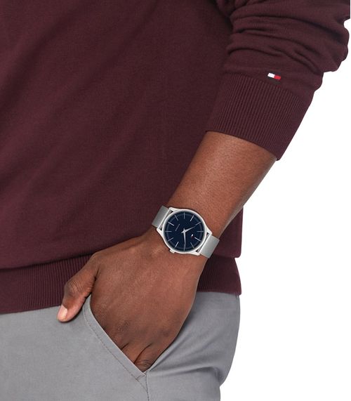 Tommy Hilfiger Reloj Analógico de Cuarzo para hombre con correa de malla de acero inoxidable plateada